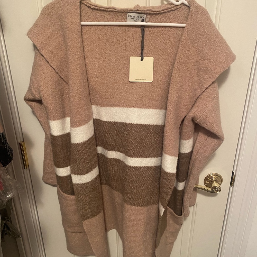 Dress Forum LA- Size M/L Sweater Cardigan w/ Tags. Soft and Cozy!